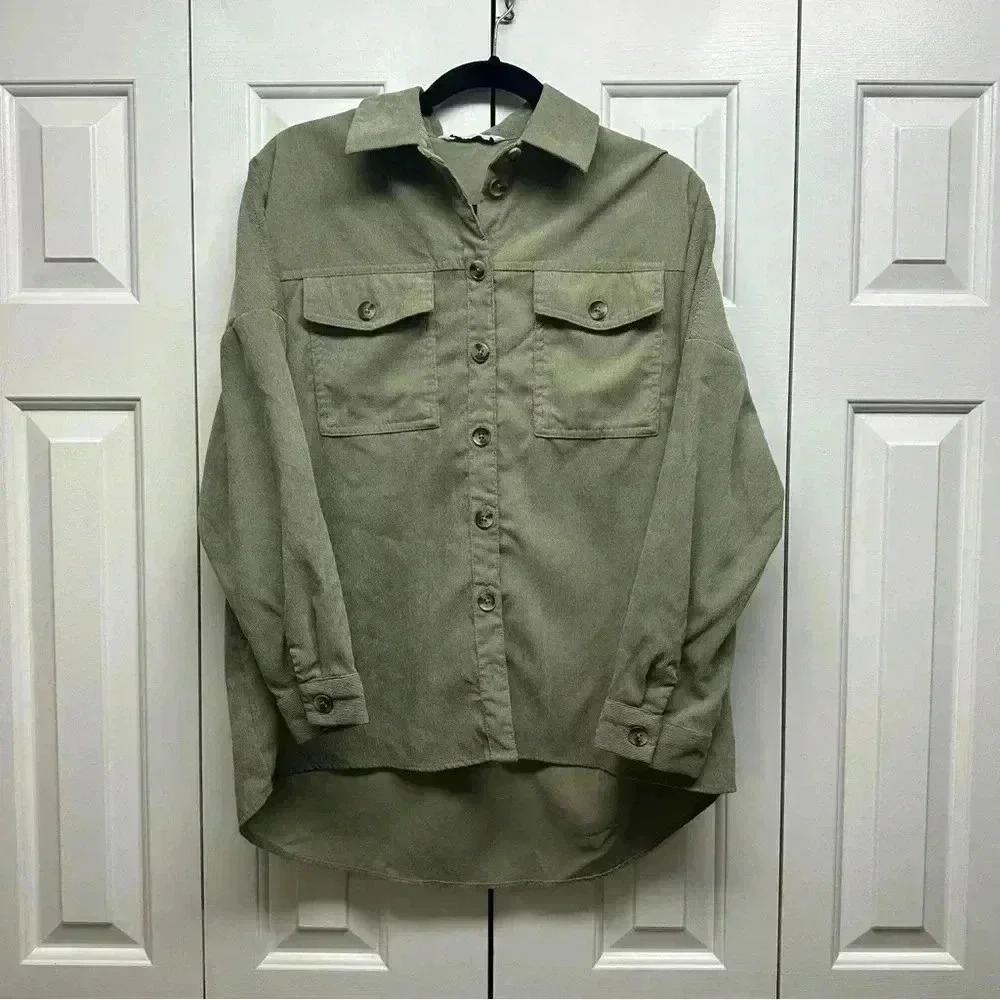 Stradivarius green corduroy oversized overshirt. Size S chore shirt
